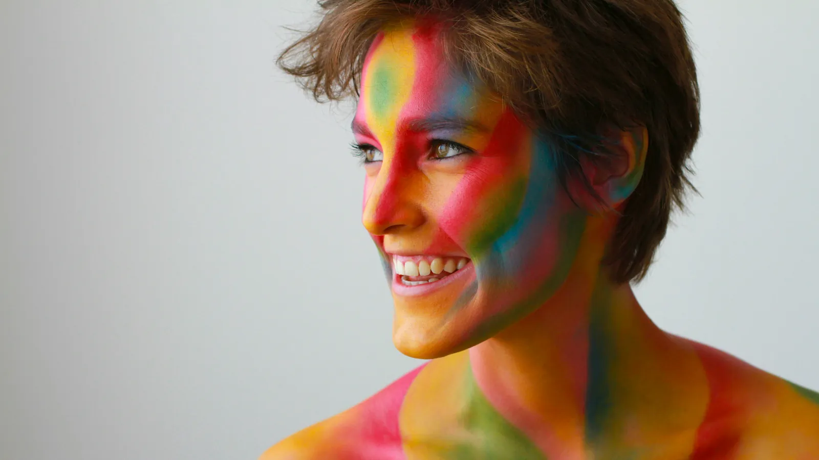 how color choices in skincare branding affect buyer emotions